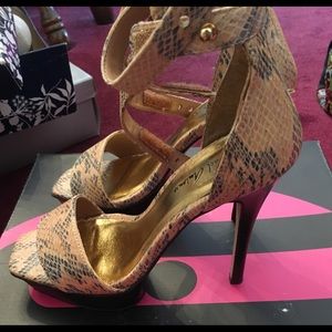 Michael Antonio tan snakeskin heels
